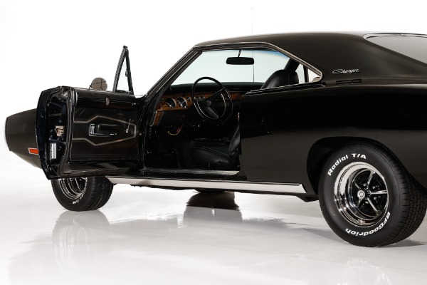 For Sale Used 1970 Dodge Charger Real Black R/T 440 6-Pack 4-Speed | American Dream Machines Des Moines IA 50309